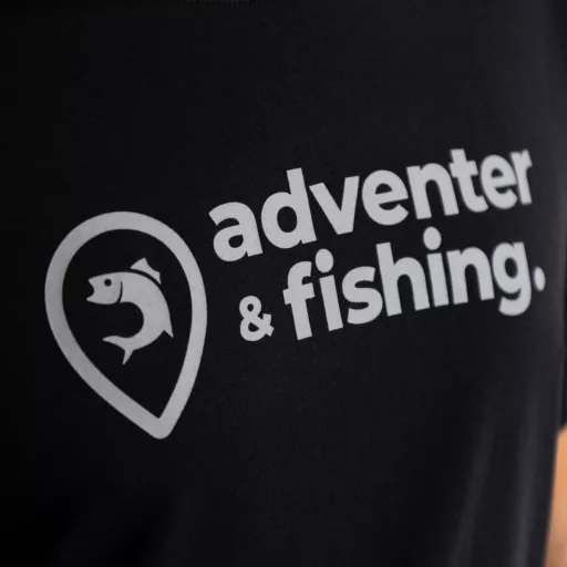 Adventer & Fishing fekete S póló
