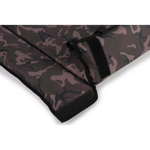 Fox Camo Mat with Sides 90 × 54 cm oldalfalas pontymatrac