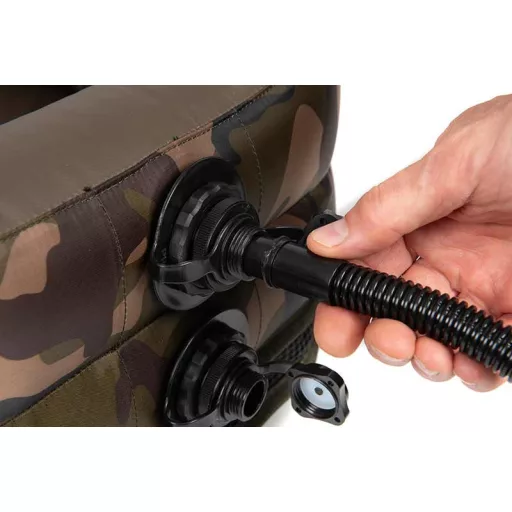 Fox Carpmaster Air Mat 132 × 74 cm felfújható pontymatrac