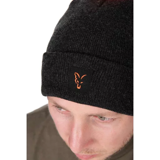 Fox Collection Bobble fekete-narancssárga bojtos téli sapka UNI