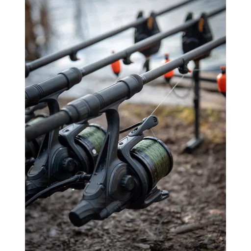 Fox EOS FS 12000 nyeletőfékes orsó