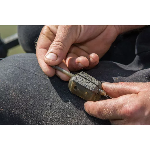 Matrix Inline Maggot Feeder csontikosár M 40 g áttetsző khaki