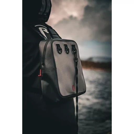 Fox Rage Pro Series Waterproof mellkasi pergetőtáska