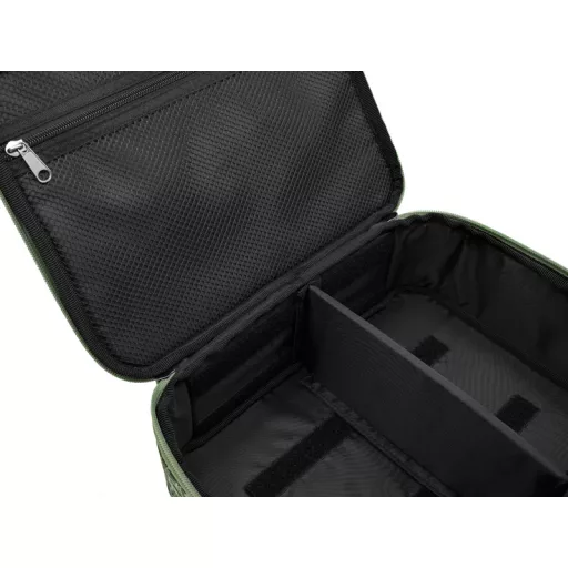 Delphin Reel Space C2 g párnázott terepszínű (zöld) orsótartó táska 33 × 25 × 12 cm