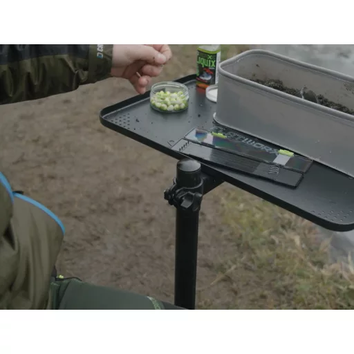 Delphin Reaxe Rigin mini Feeder fekete/sárga előketartó doboz 21,6 × 4,6 cm