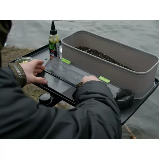 Delphin Reaxe Rigin maxi Feeder fekete/sárga előketartó doboz 30,3 × 6 cm