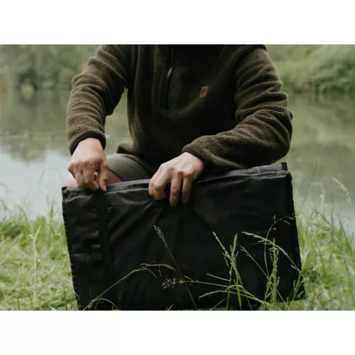 Delphin CarpMAT BANX 110 × 60 cm terepmintás pontymatrac