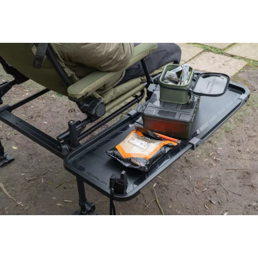 Korum Any Chair kihúzható oldaltálca